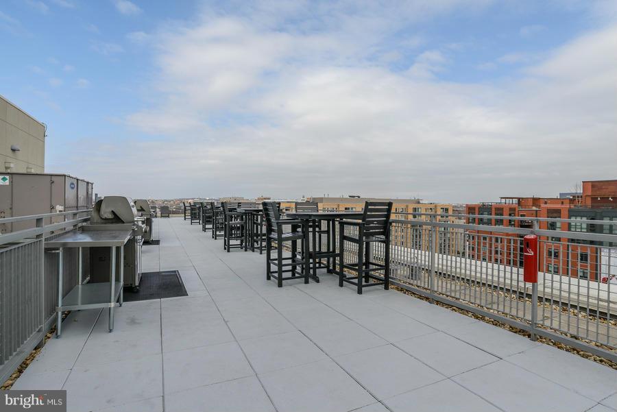 555 Massachusetts Avenue Northwest, Unit 806 Washington, DC 20001 - Photo 18 of 22 a balcony with city view