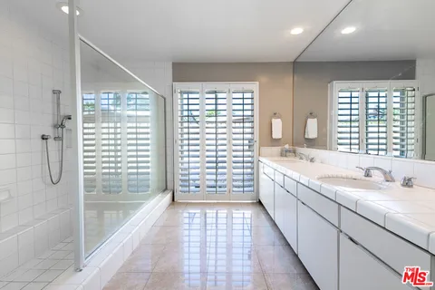 $2,995,000 | 16617 Park Ln Circle, Los Angeles, CA 90049