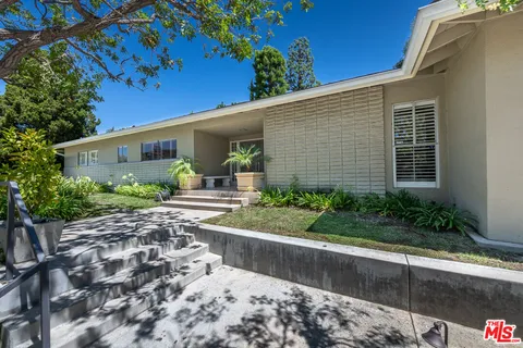 $2,995,000 | 16617 Park Ln Circle, Los Angeles, CA 90049