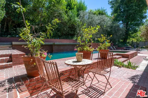 $2,995,000 | 16617 Park Ln Circle, Los Angeles, CA 90049