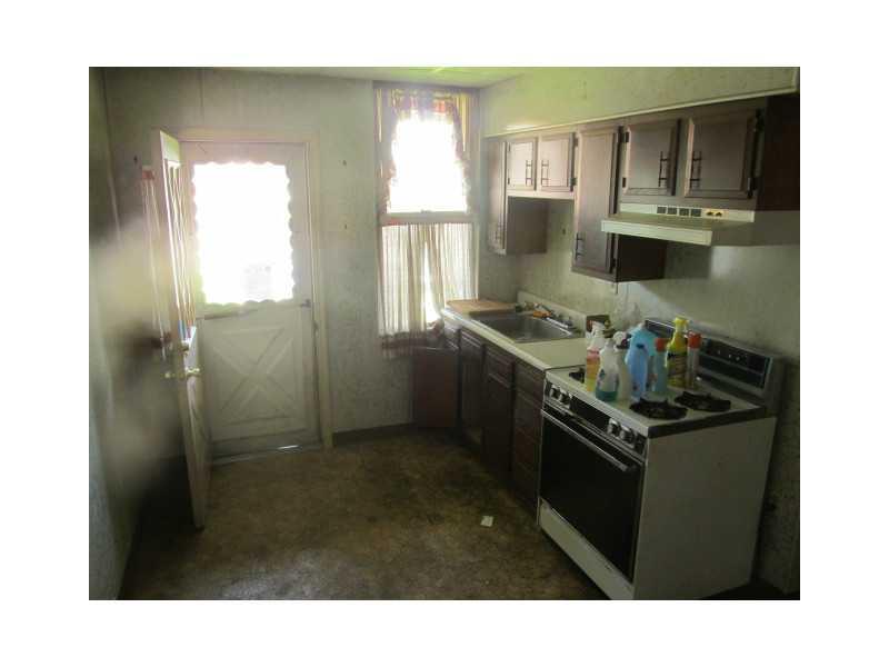 814 Rose Street McKees Rocks, PA 15136 - Photo 5 of 7 Kitchen.