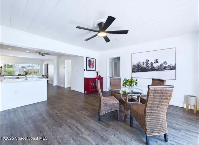 a view of a livingroom and dining room