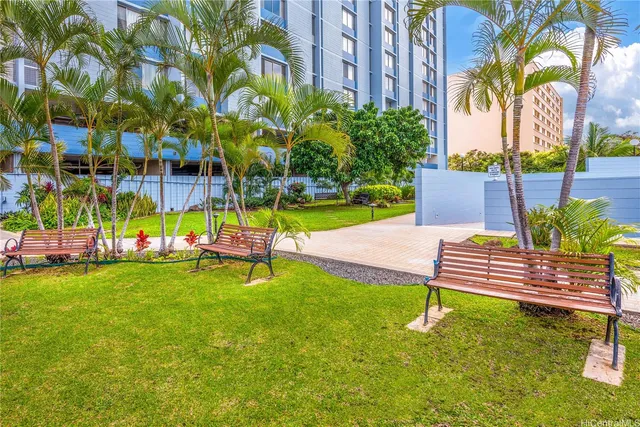 $389,000 | 3045 Ala Napuaa Place, Unit 1518, Honolulu, HI 96818