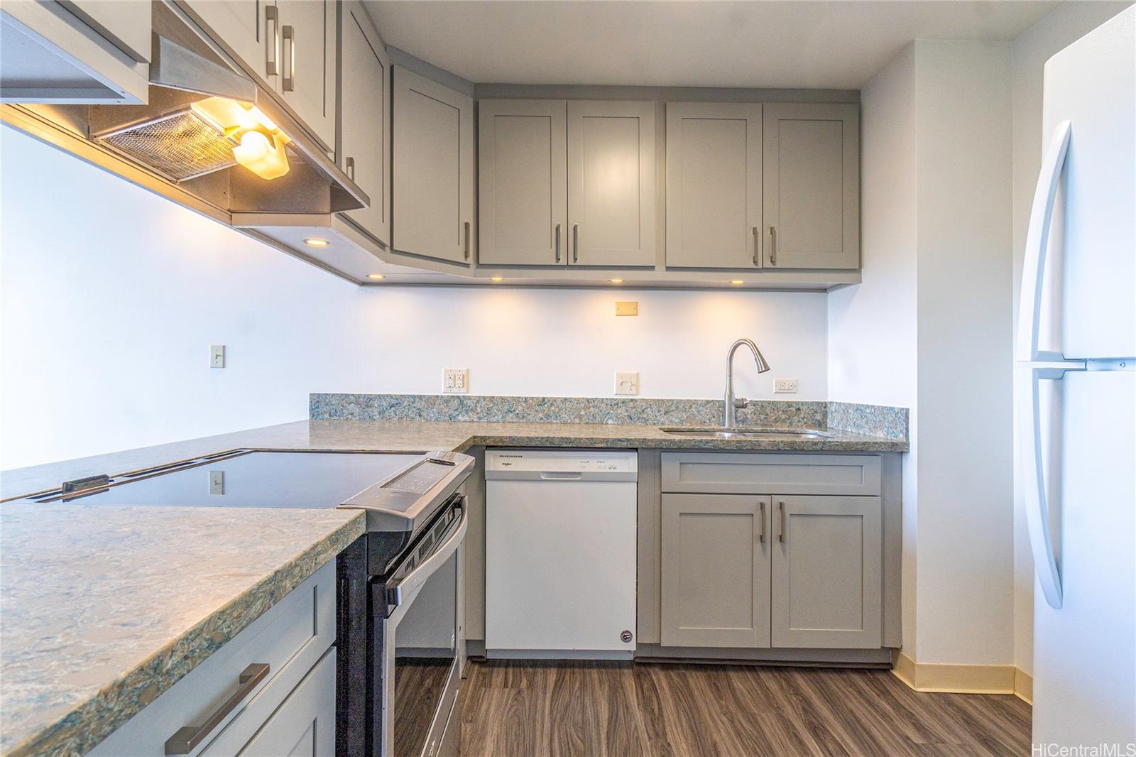 3045 Ala Napuaa Place, Unit 1518 Honolulu, HI 96818 - Photo 6 of 25