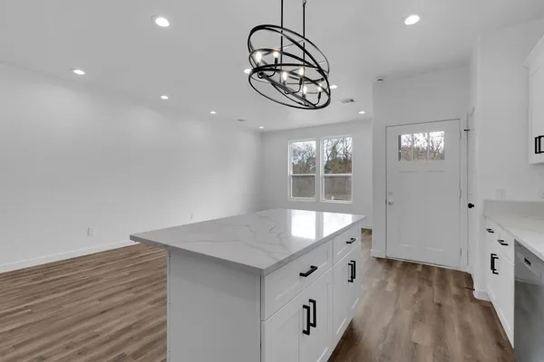 $1,500 | 106 Runnels Street, Willis, TX 77378