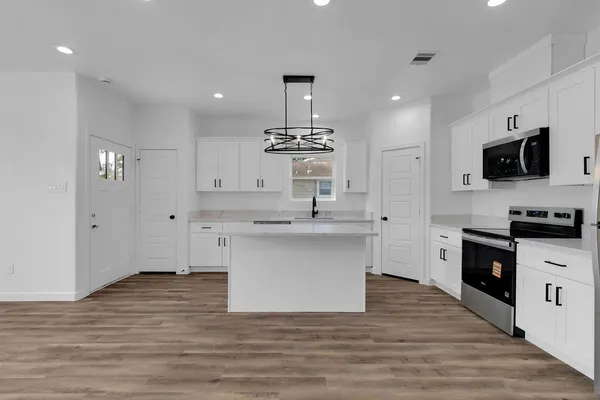 $1,500 | 106 Runnels Street, Willis, TX 77378