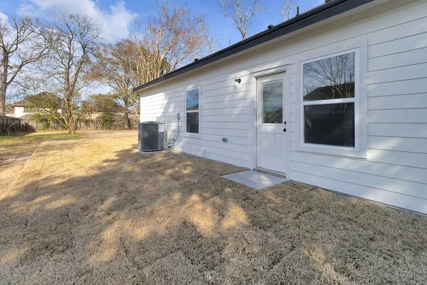 $1,500 | 106 Runnels Street, Willis, TX 77378