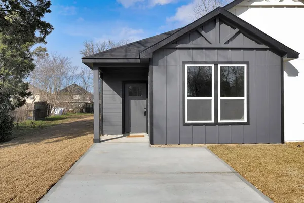 $1,500 | 106 Runnels Street, Willis, TX 77378