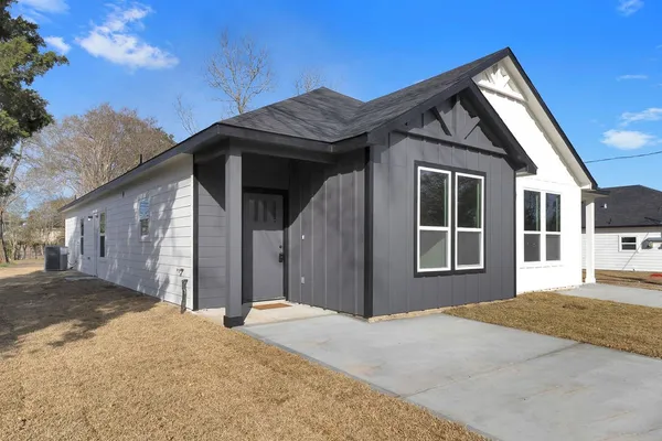 $1,500 | 106 Runnels Street, Willis, TX 77378