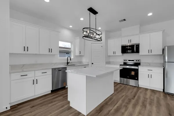 $1,500 | 106 Runnels Street, Willis, TX 77378