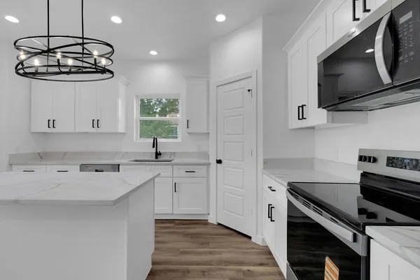 $1,500 | 106 Runnels Street, Willis, TX 77378