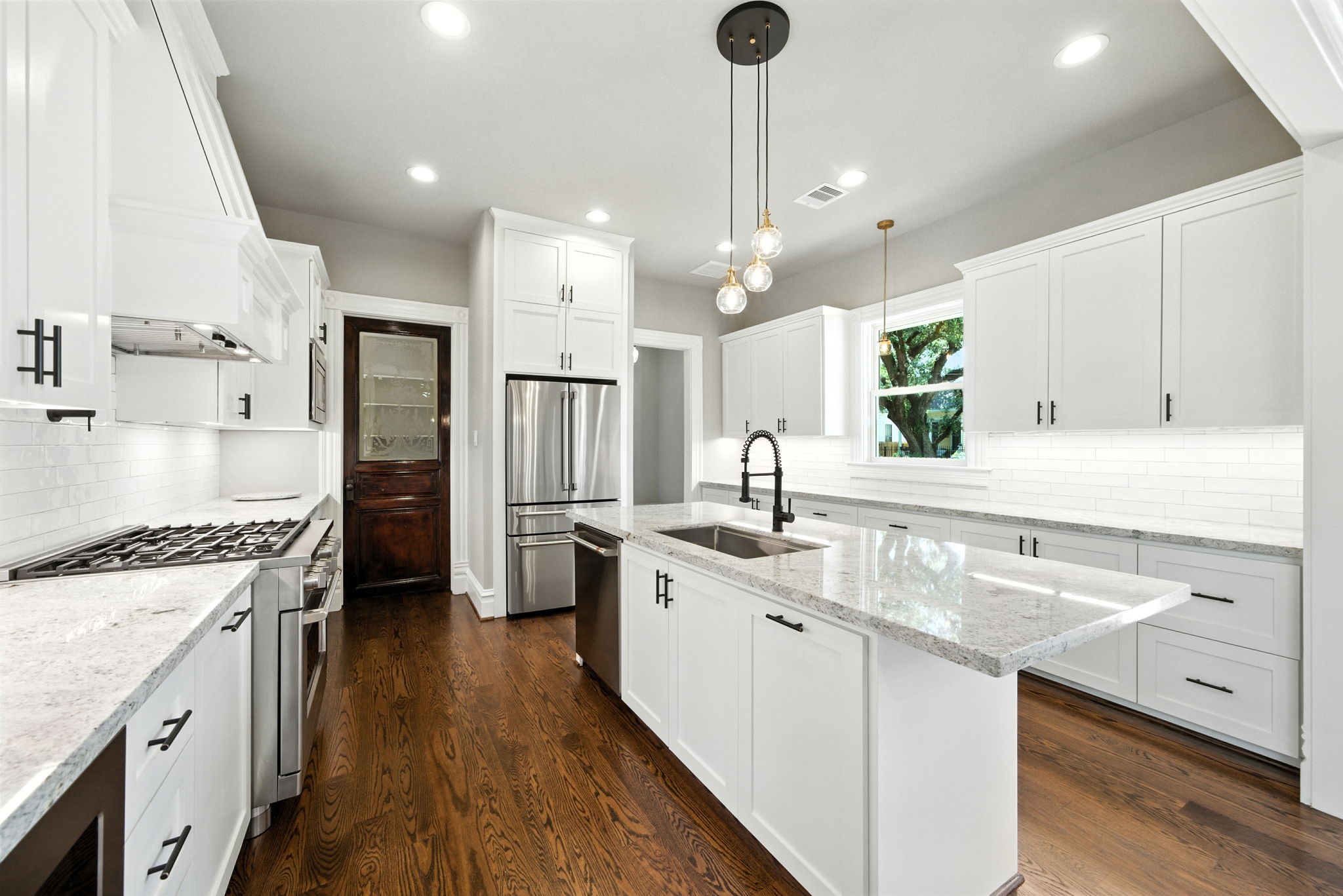 1521 Ovid Street Houston, TX 77007 - Photo 16 of 44 Plenty of cabinets. All soft close doors and drawers. Single bowl stainless steel sink. SO MUCH STORAGE in this kitchen and pantry!