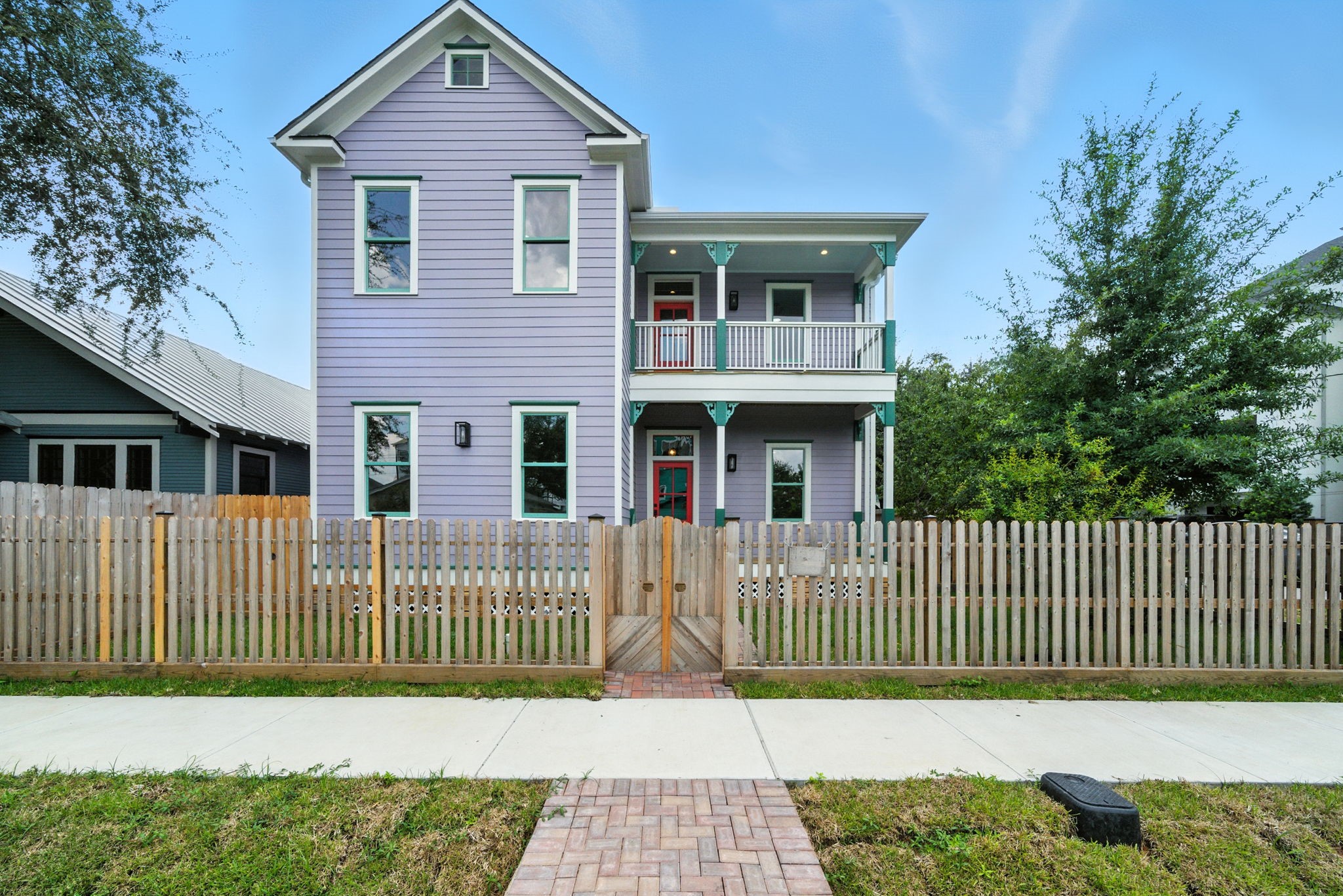 1521 Ovid Street Houston, TX 77007 - Photo 2 of 44 Welcome Home to this NEW construction 5 bed / 3.5 bath / 2 car-carport, CORNER lot home in the FIRST WARD! Fully fenced with additional gates between the front and rear yards. NEW, concrete SIDEWALKS and brick walkway up to the pedestrian gate!