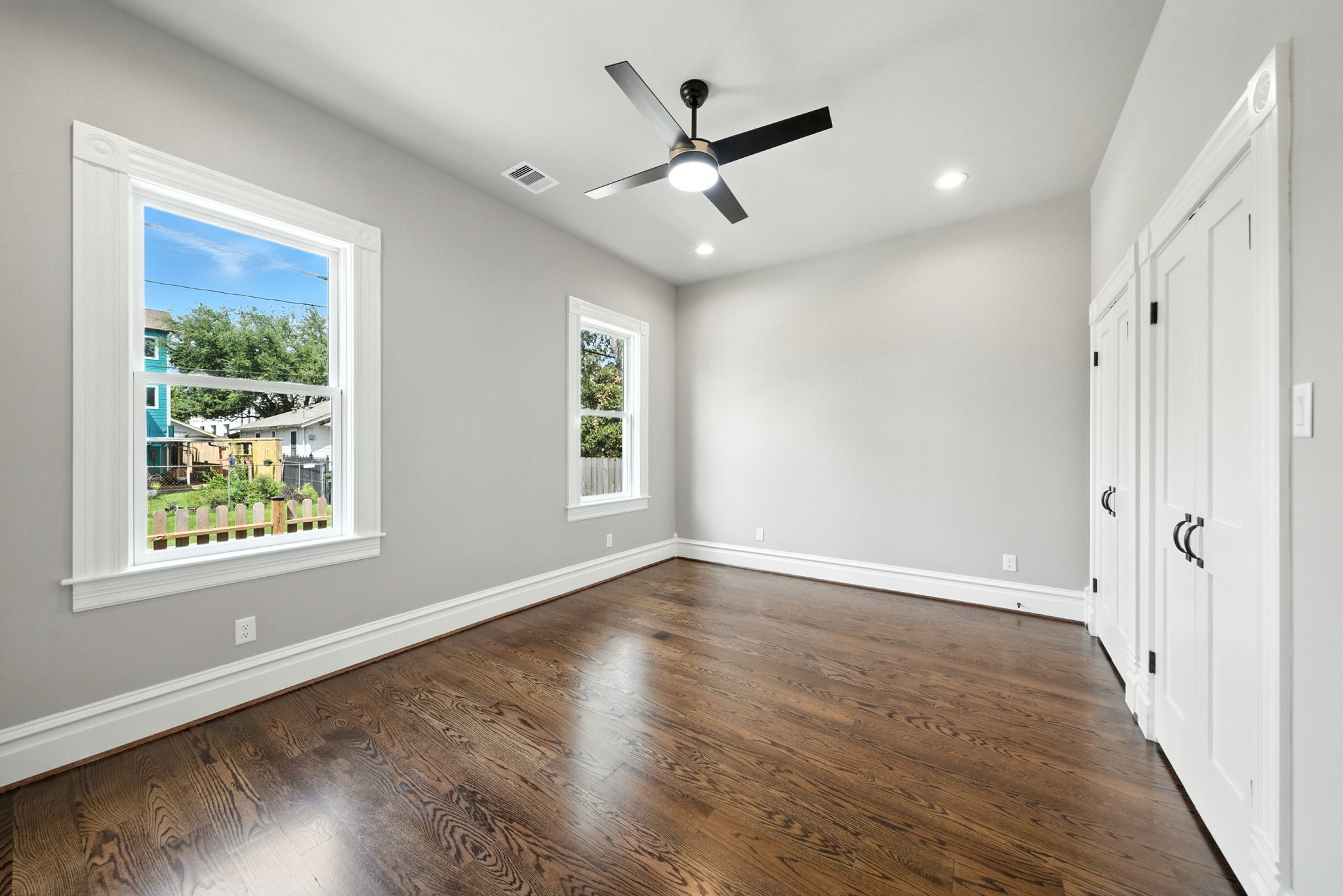 1521 Ovid Street Houston, TX 77007 - Photo 22 of 44 This is the FIRST FLOOR guest bedroom at the front of the home. Has double closets for plenty of storage!