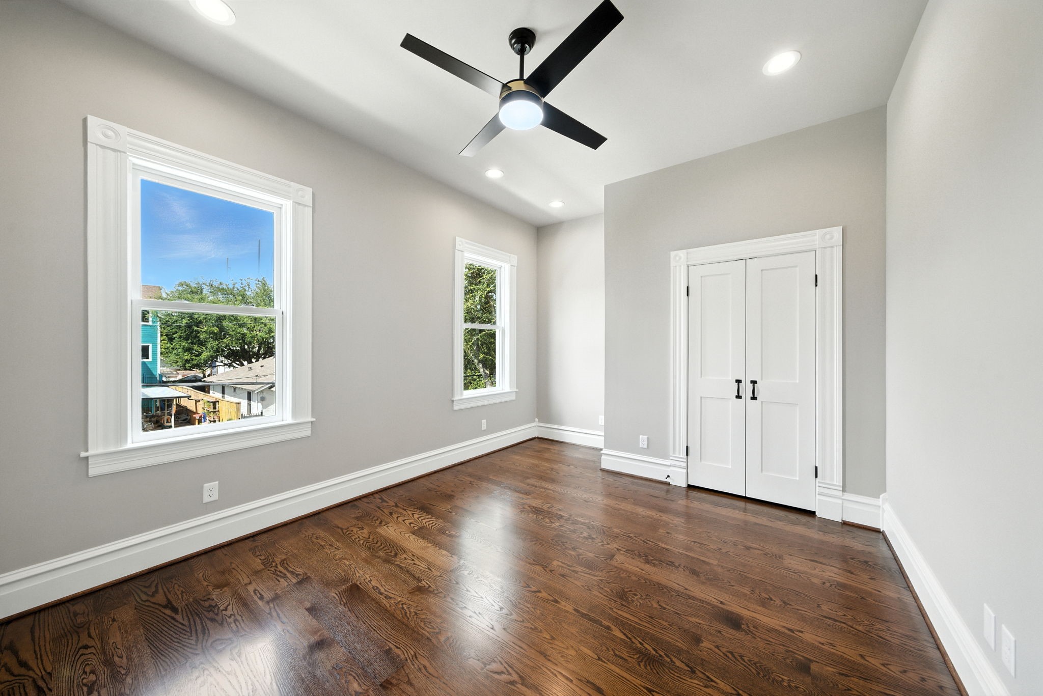 1521 Ovid Street Houston, TX 77007 - Photo 31 of 44 This is the first of two guest BEDROOMS upstairs. This one is to the right of the stairs. Great space as a kid's bedroom with a nook in the corner for a desk or use as a home office!