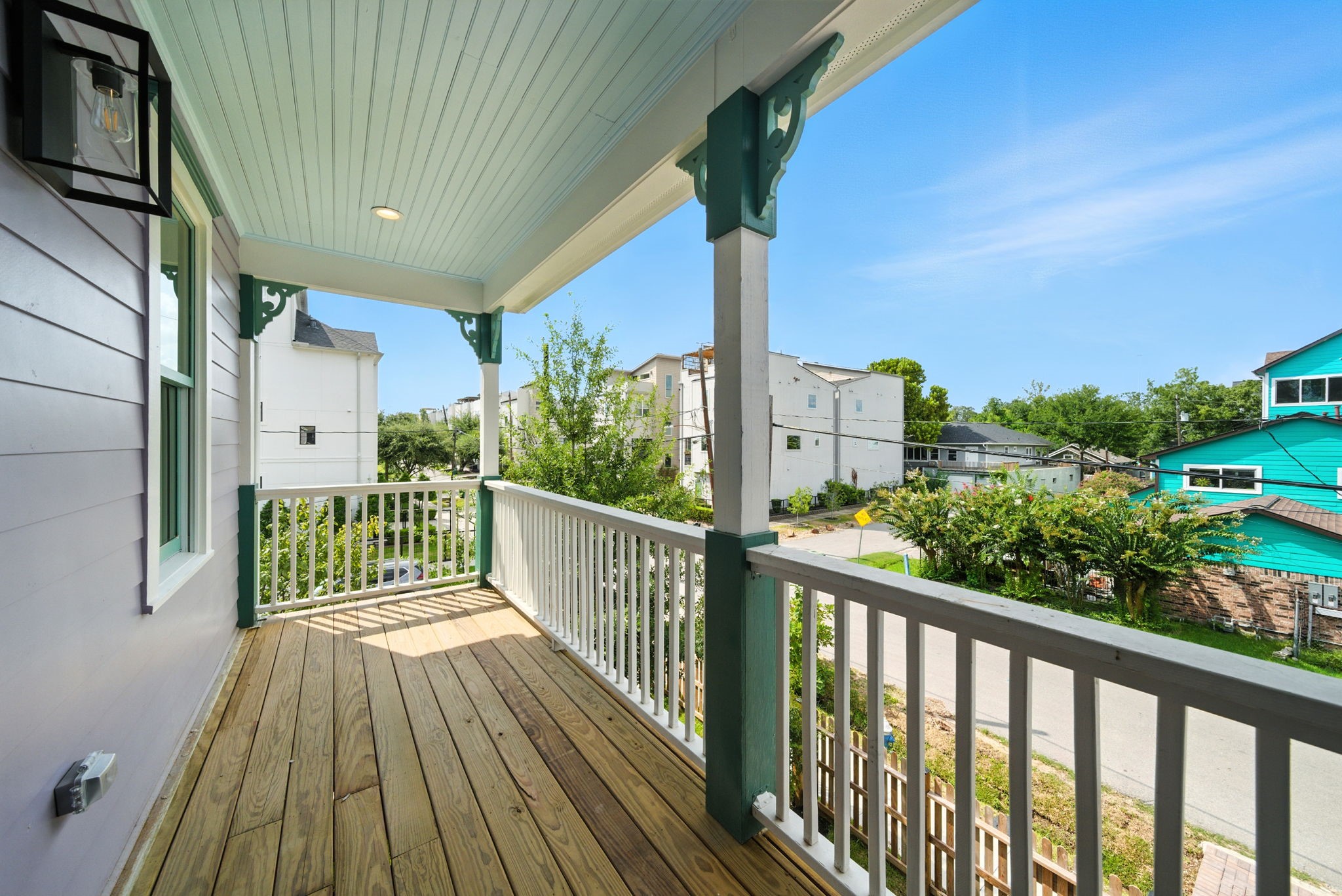 1521 Ovid Street Houston, TX 77007 - Photo 39 of 44 Step outside through the French doors onto the side porch. This inside-outside connection allows for sightlines and ease of entertaining!