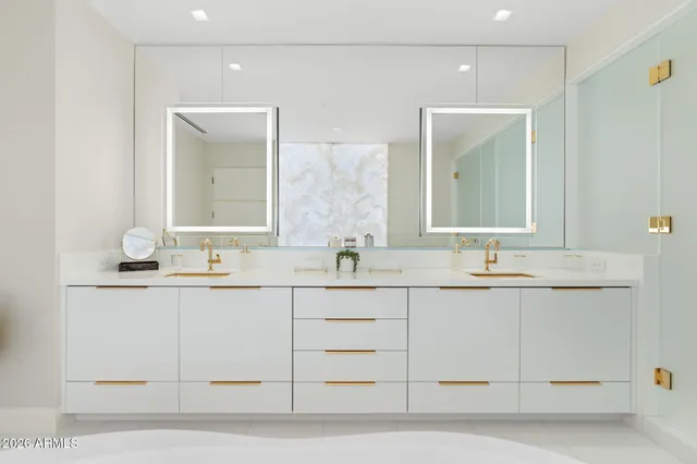 $20,000 | 6587 North Palmeraie Boulevard, Unit 2015, Paradise Valley, AZ 85253