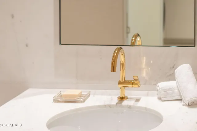 $20,000 | 6587 North Palmeraie Boulevard, Unit 2015, Paradise Valley, AZ 85253