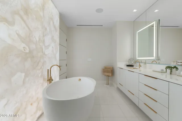 $20,000 | 6587 North Palmeraie Boulevard, Unit 2015, Paradise Valley, AZ 85253