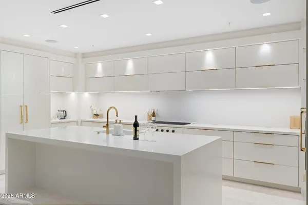 $18,000 | 6587 North Palmeraie Boulevard, Unit 2015, Paradise Valley, AZ 85253