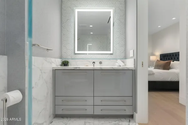 $18,000 | 6587 North Palmeraie Boulevard, Unit 2015, Paradise Valley, AZ 85253