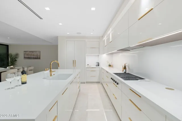 $20,000 | 6587 North Palmeraie Boulevard, Unit 2015, Paradise Valley, AZ 85253