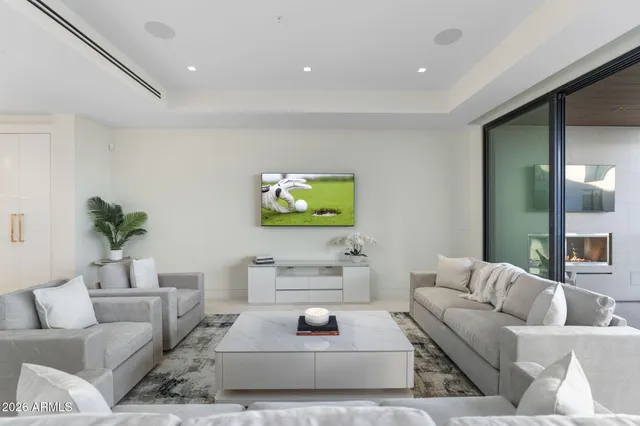 $20,000 | 6587 North Palmeraie Boulevard, Unit 2015, Paradise Valley, AZ 85253