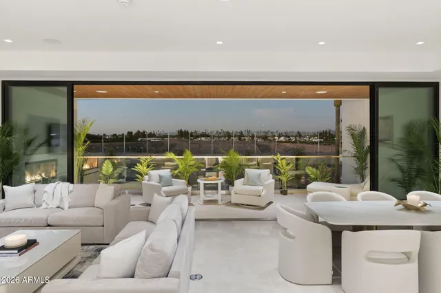 $20,000 | 6587 North Palmeraie Boulevard, Unit 2015, Paradise Valley, AZ 85253