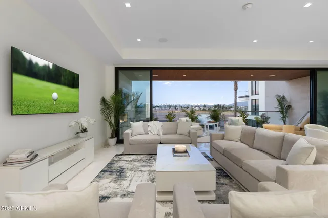 $20,000 | 6587 North Palmeraie Boulevard, Unit 2015, Paradise Valley, AZ 85253