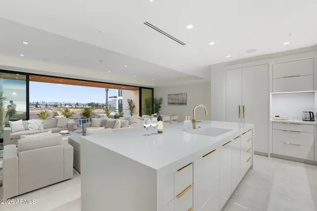 $20,000 | 6587 North Palmeraie Boulevard, Unit 2015, Paradise Valley, AZ 85253