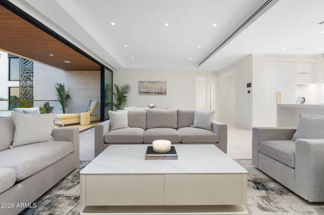 $20,000 | 6587 North Palmeraie Boulevard, Unit 2015, Paradise Valley, AZ 85253