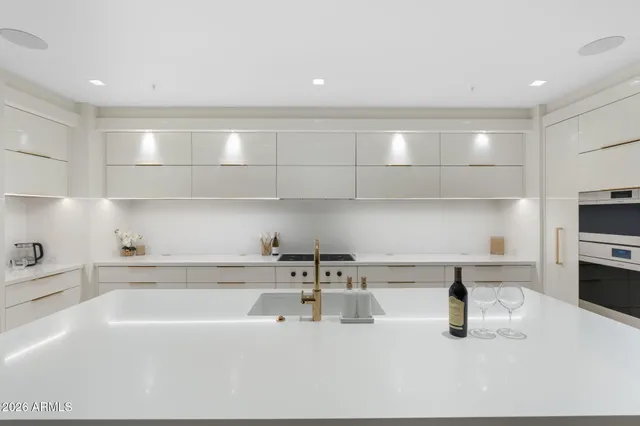 $20,000 | 6587 North Palmeraie Boulevard, Unit 2015, Paradise Valley, AZ 85253