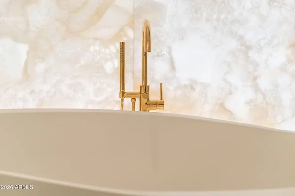 $18,000 | 6587 North Palmeraie Boulevard, Unit 2015, Paradise Valley, AZ 85253