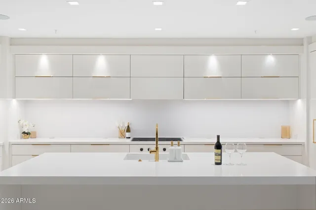 $20,000 | 6587 North Palmeraie Boulevard, Unit 2015, Paradise Valley, AZ 85253