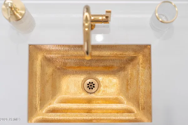 $18,000 | 6587 North Palmeraie Boulevard, Unit 2015, Paradise Valley, AZ 85253