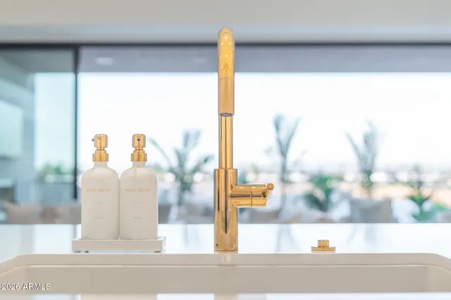 $20,000 | 6587 North Palmeraie Boulevard, Unit 2015, Paradise Valley, AZ 85253