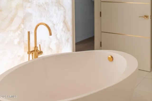 $20,000 | 6587 North Palmeraie Boulevard, Unit 2015, Paradise Valley, AZ 85253