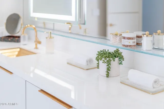 $20,000 | 6587 North Palmeraie Boulevard, Unit 2015, Paradise Valley, AZ 85253