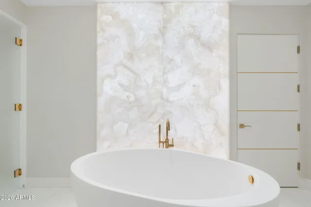 $20,000 | 6587 North Palmeraie Boulevard, Unit 2015, Paradise Valley, AZ 85253