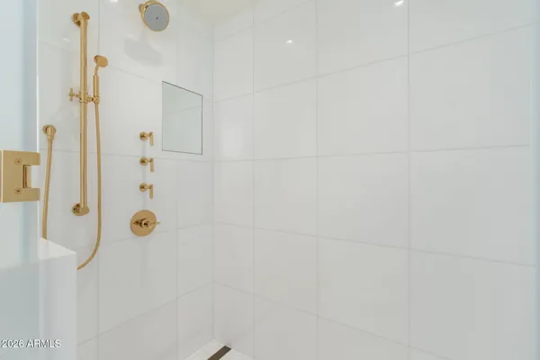 $18,000 | 6587 North Palmeraie Boulevard, Unit 2015, Paradise Valley, AZ 85253