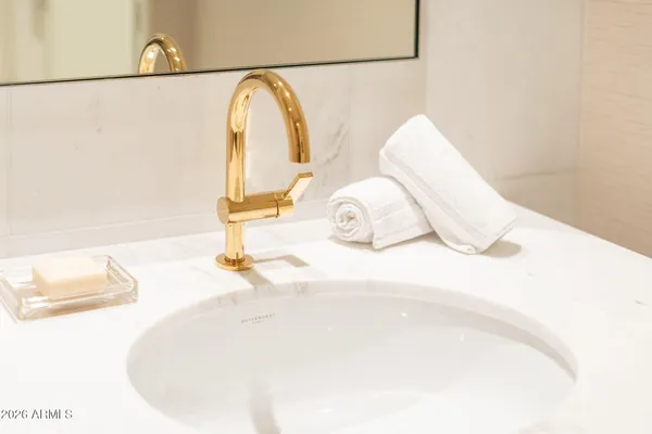 $18,000 | 6587 North Palmeraie Boulevard, Unit 2015, Paradise Valley, AZ 85253