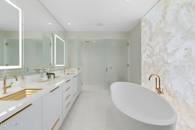 $20,000 | 6587 North Palmeraie Boulevard, Unit 2015, Paradise Valley, AZ 85253