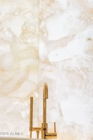 $18,000 | 6587 North Palmeraie Boulevard, Unit 2015, Paradise Valley, AZ 85253