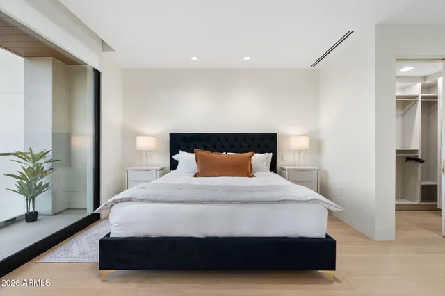 $20,000 | 6587 North Palmeraie Boulevard, Unit 2015, Paradise Valley, AZ 85253