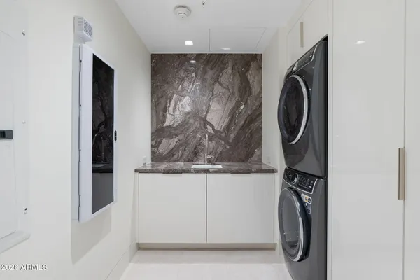 $18,000 | 6587 North Palmeraie Boulevard, Unit 2015, Paradise Valley, AZ 85253