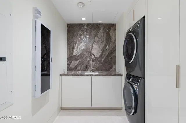 $20,000 | 6587 North Palmeraie Boulevard, Unit 2015, Paradise Valley, AZ 85253