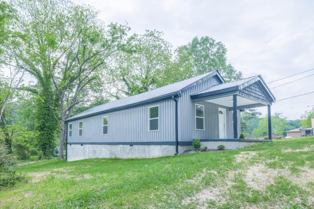 11 Cloverhurst Drive Toccoa, GA 30577 - Photo 2 of 26 a view of a house with backyard and garden