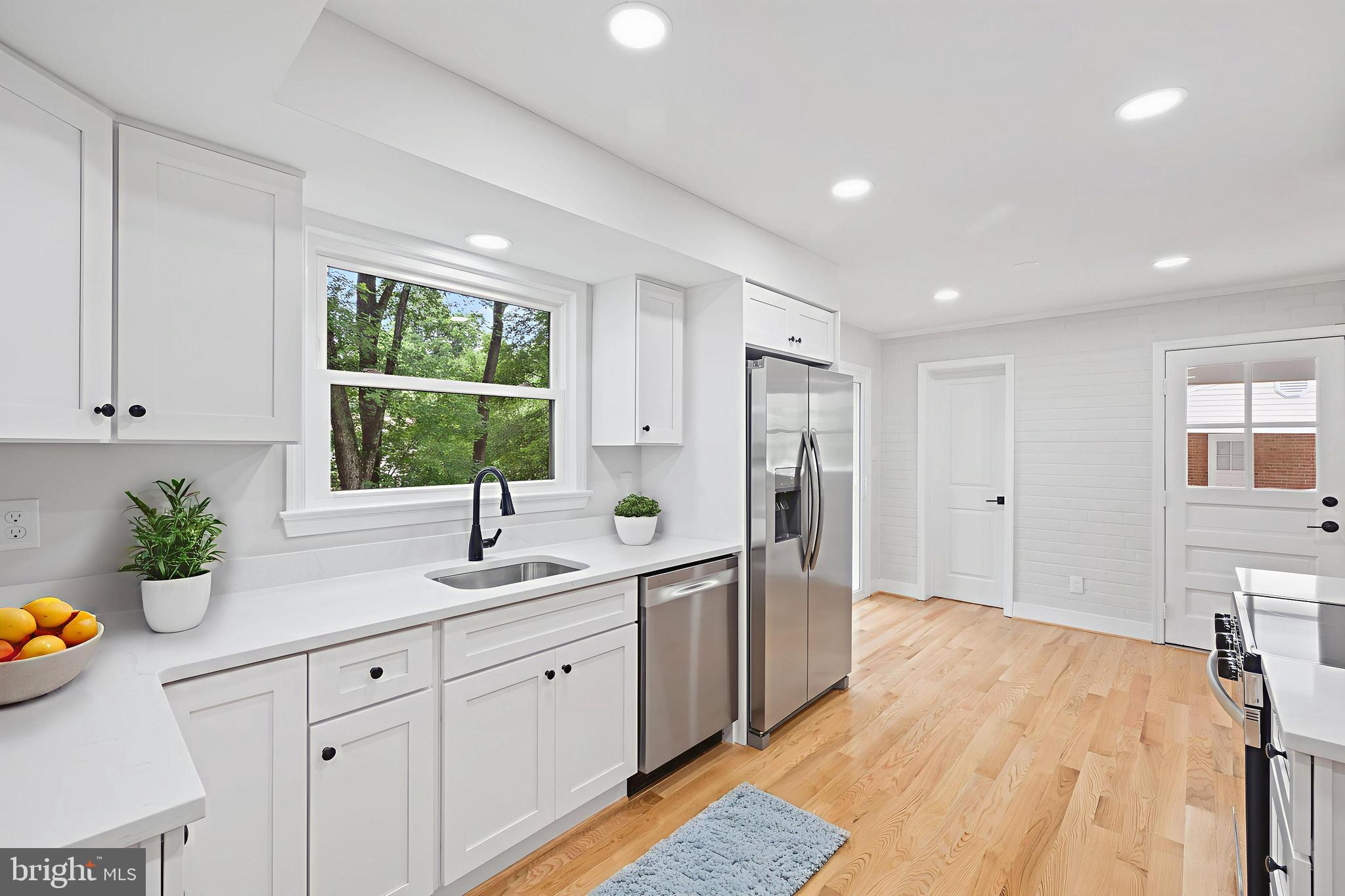 6712 Huntsman Boulevard Springfield, VA 22152 - Photo 8 of 47