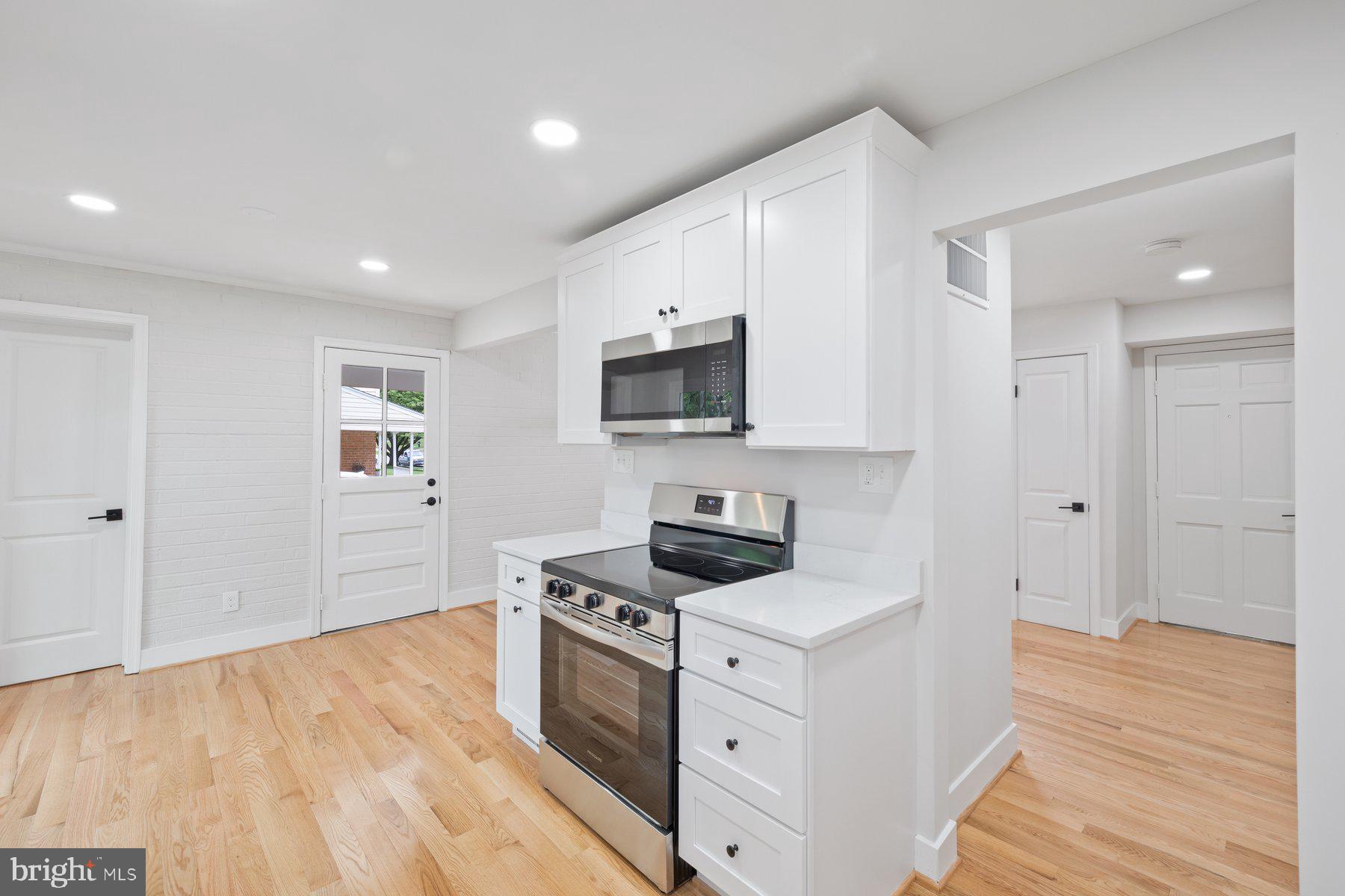 6712 Huntsman Boulevard Springfield, VA 22152 - Photo 9 of 47