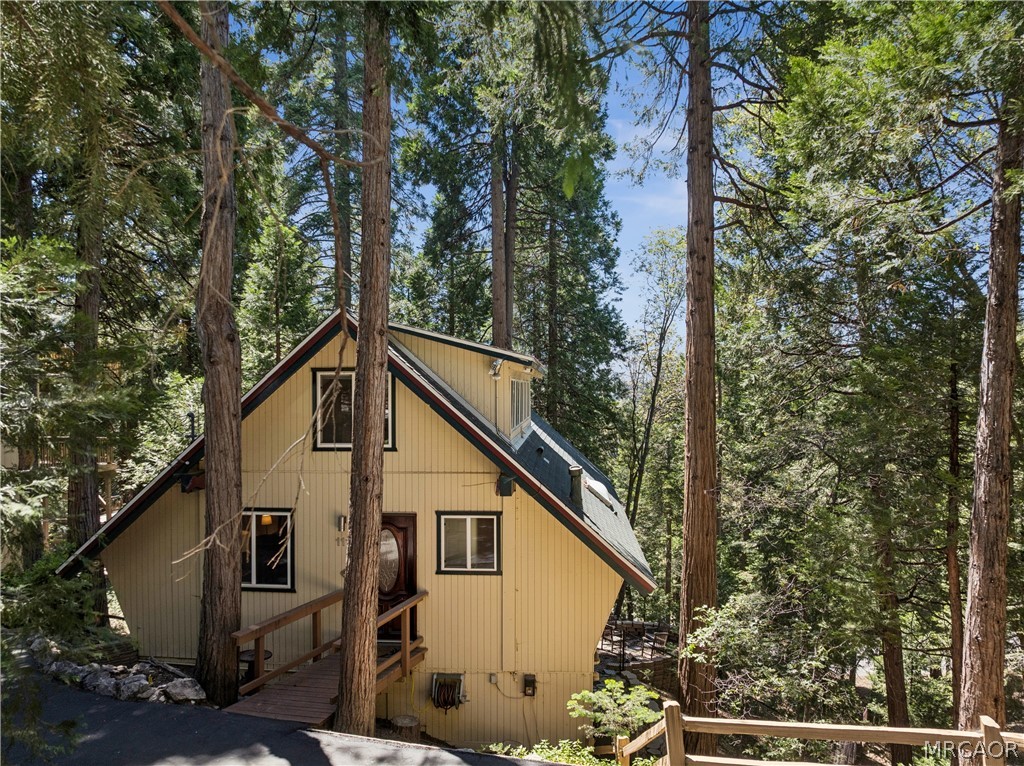111 Grizzly Road Lake Arrowhead, CA 92352 - Photo 2 of 57